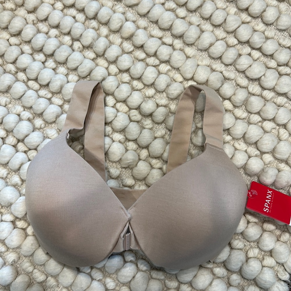 Spanx bra. NWT. 34D